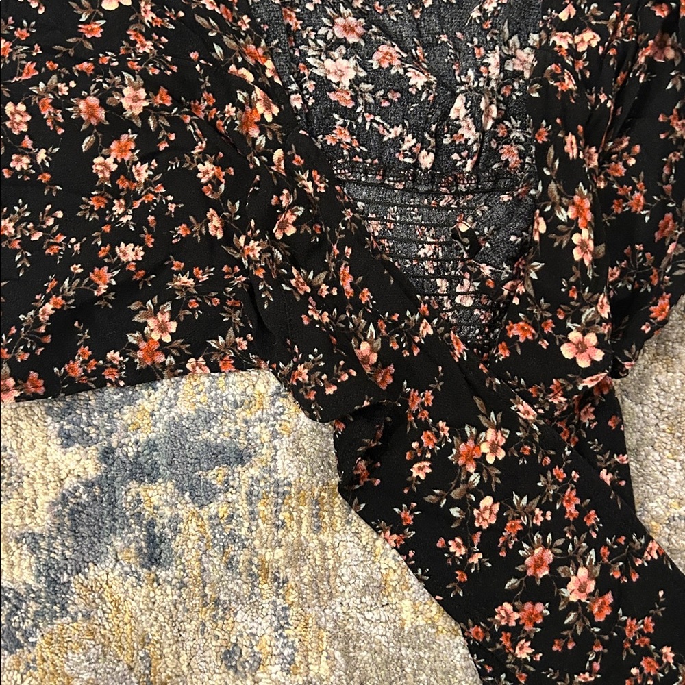 Women’s American Eagle Outfitters Black Floral Wrap Top - Picture 4 of 4